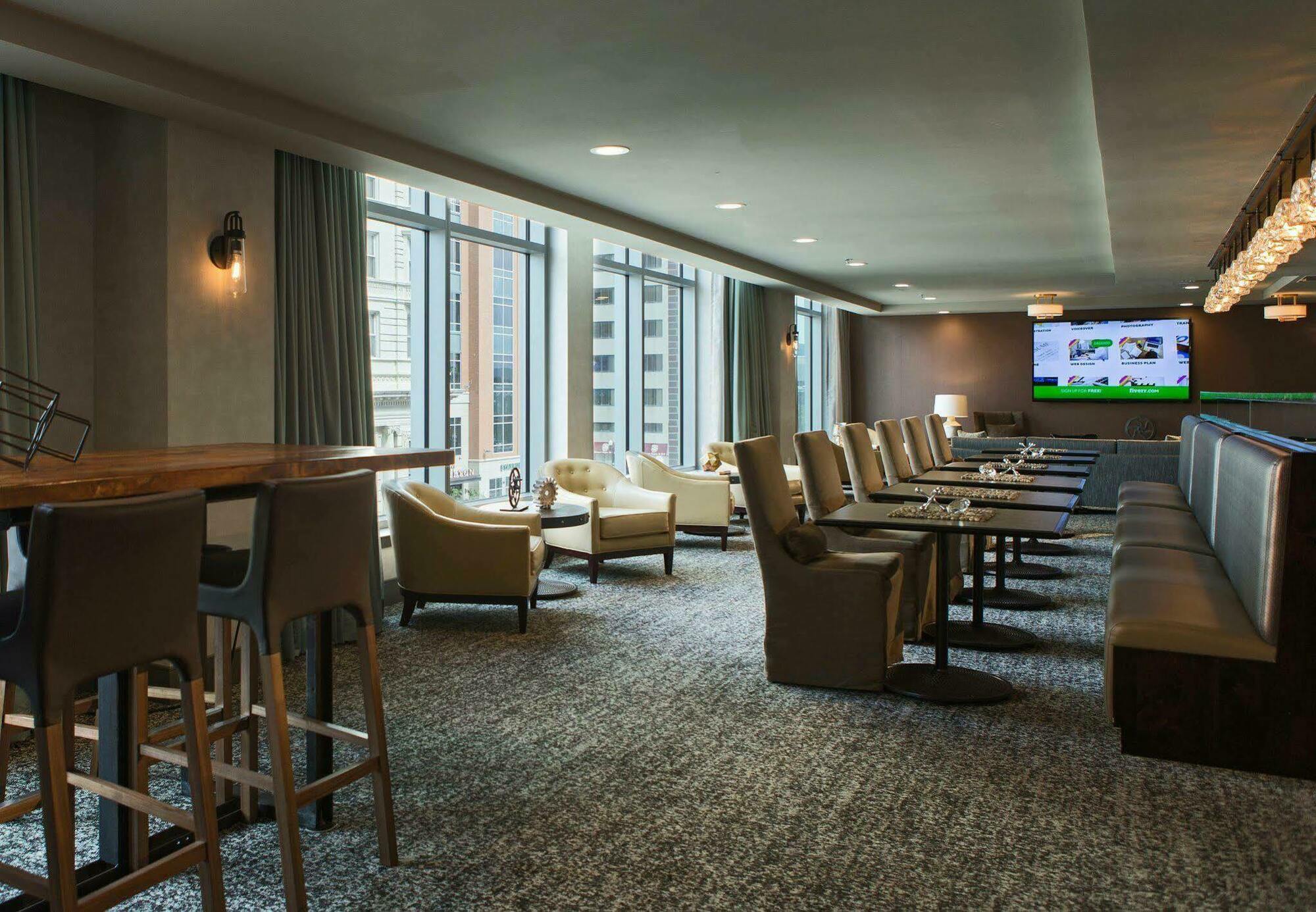 Renaissance Hotel 3*